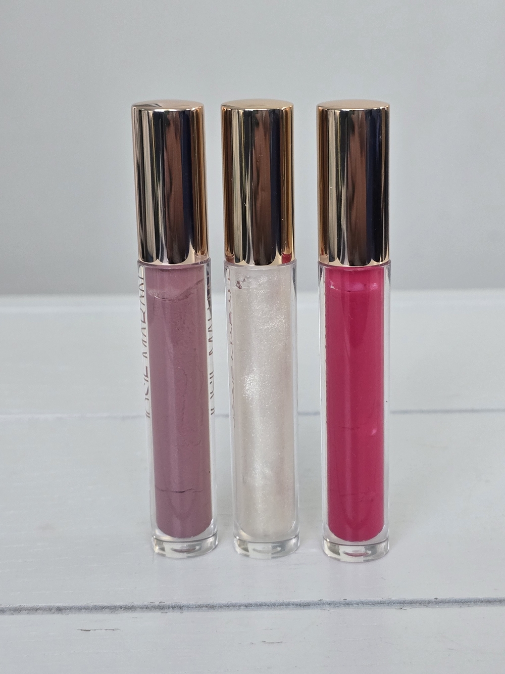 1 Josie Maran Moisturizing Lip Gloss - Voluptuous,  Moondance,  Or Pink Bloom - Picture 2 of 8